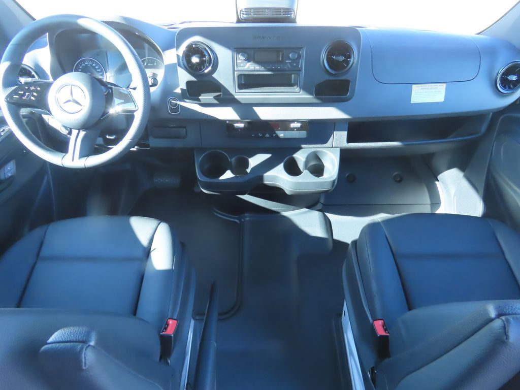 Thumbnail: 2025 Mercedes-Benz Sprinter - 14