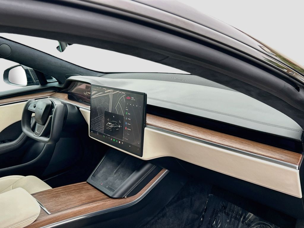 Thumbnail: 2022 Tesla Model S - 31