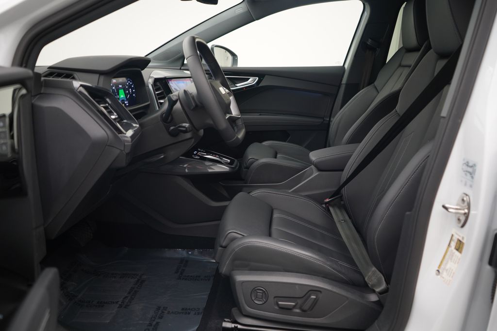 Thumbnail: 2023 Audi Q4 e-tron - 6