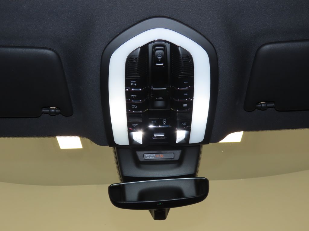 Thumbnail: 2024 Porsche Macan - 30