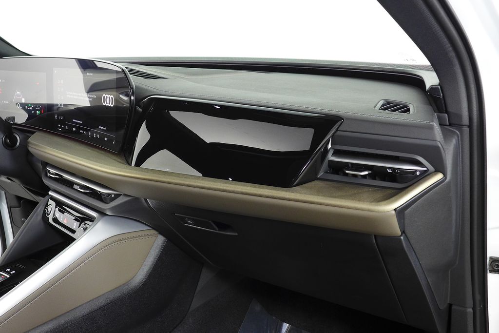 Thumbnail: 2025 Audi Q5 - 14