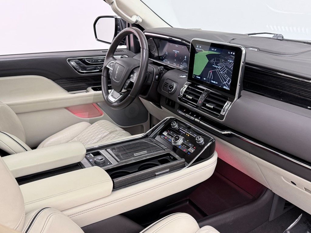 Thumbnail: 2021 Lincoln Navigator - 17
