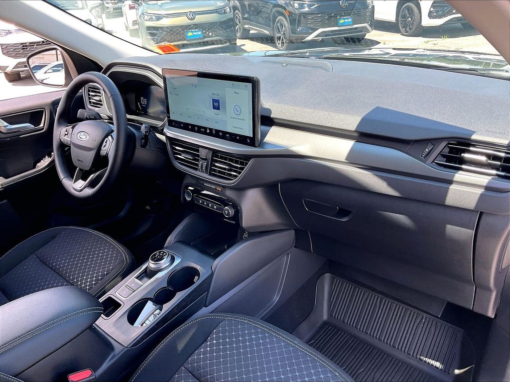 2025 Ford Escape — photo 13