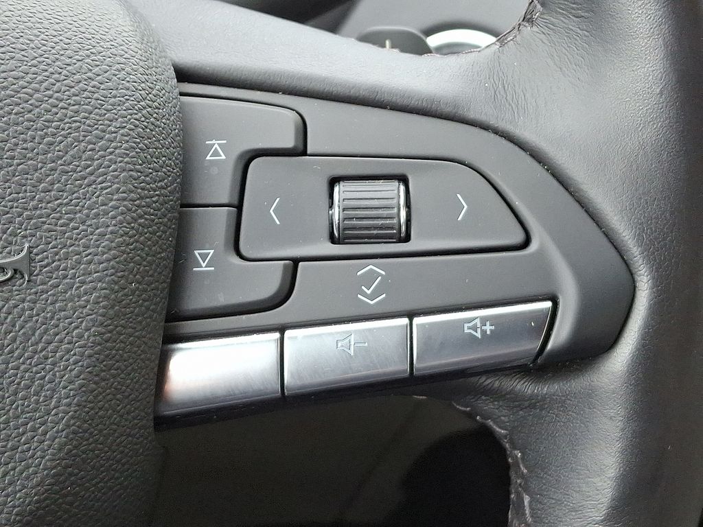 Thumbnail: 2022 Cadillac XT4 - 23