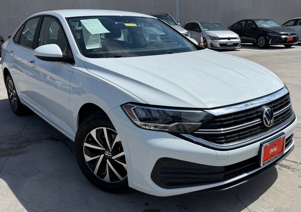 Pure White 2023 Volkswagen Jetta Sedan Front-Wheel Drive 8-Speed Automatic