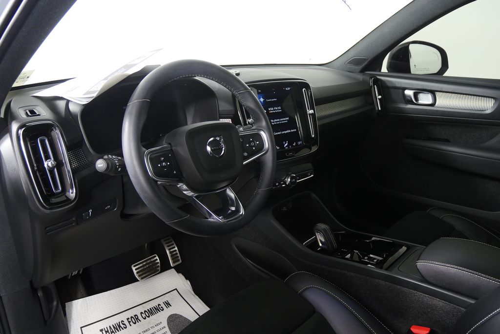 Thumbnail: 2022 Volvo XC40 - 13