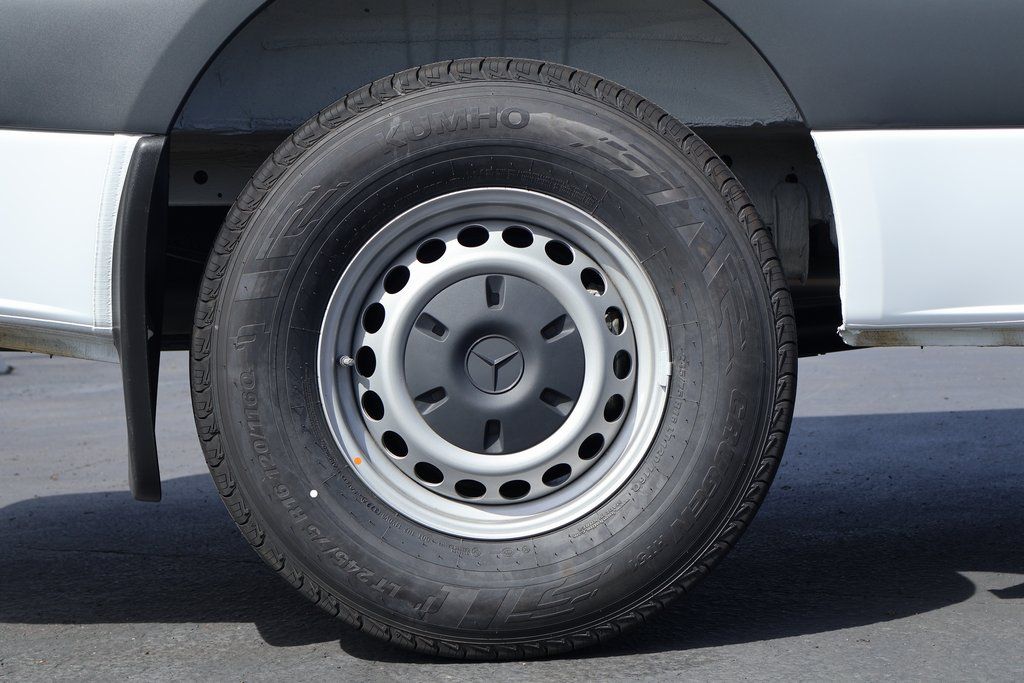 Thumbnail: 2025 Mercedes-Benz Sprinter - 10