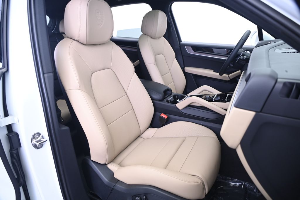 Thumbnail: 2025 Porsche Cayenne - 24