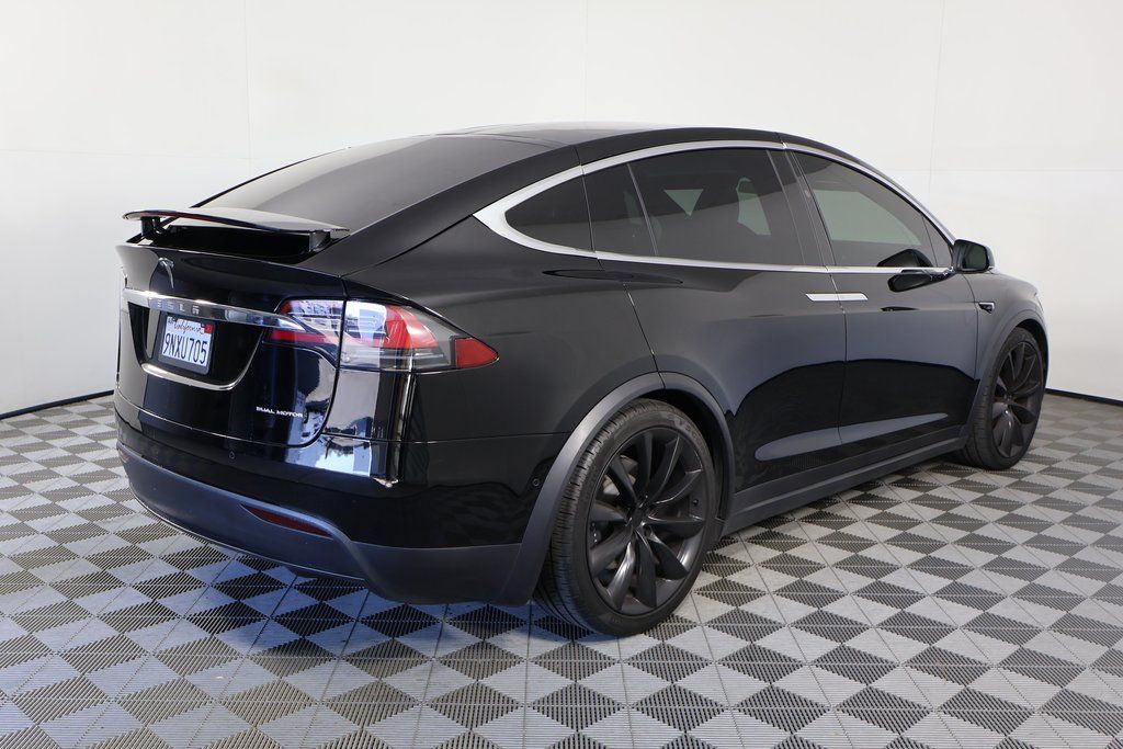 Thumbnail: 2021 Tesla Model X - 4