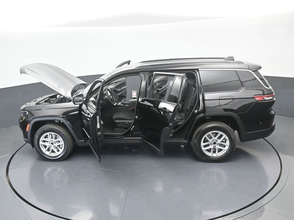 New 2026 Diamond Black Crystal Pearlcoat Jeep Laredo image 63