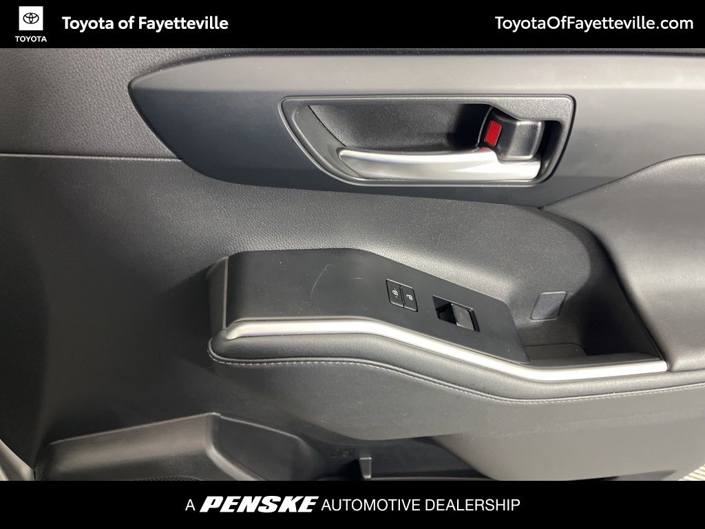 2024 Toyota Highlander XLE 24