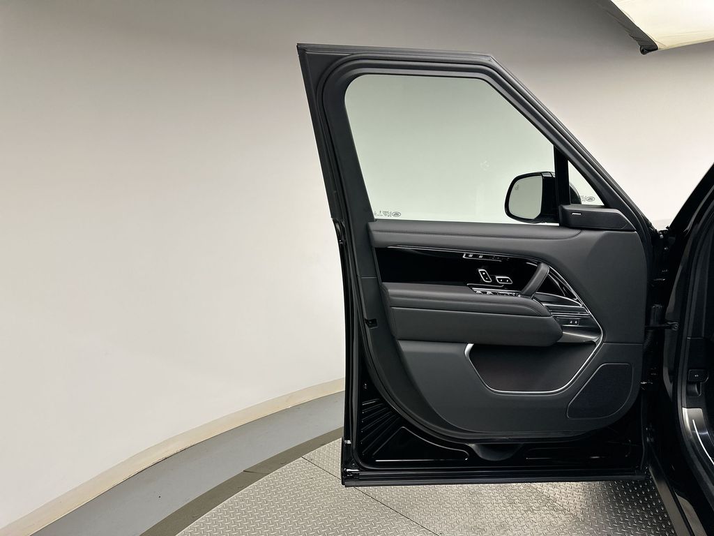 Thumbnail: 2026 Land Rover Range Rover - 9