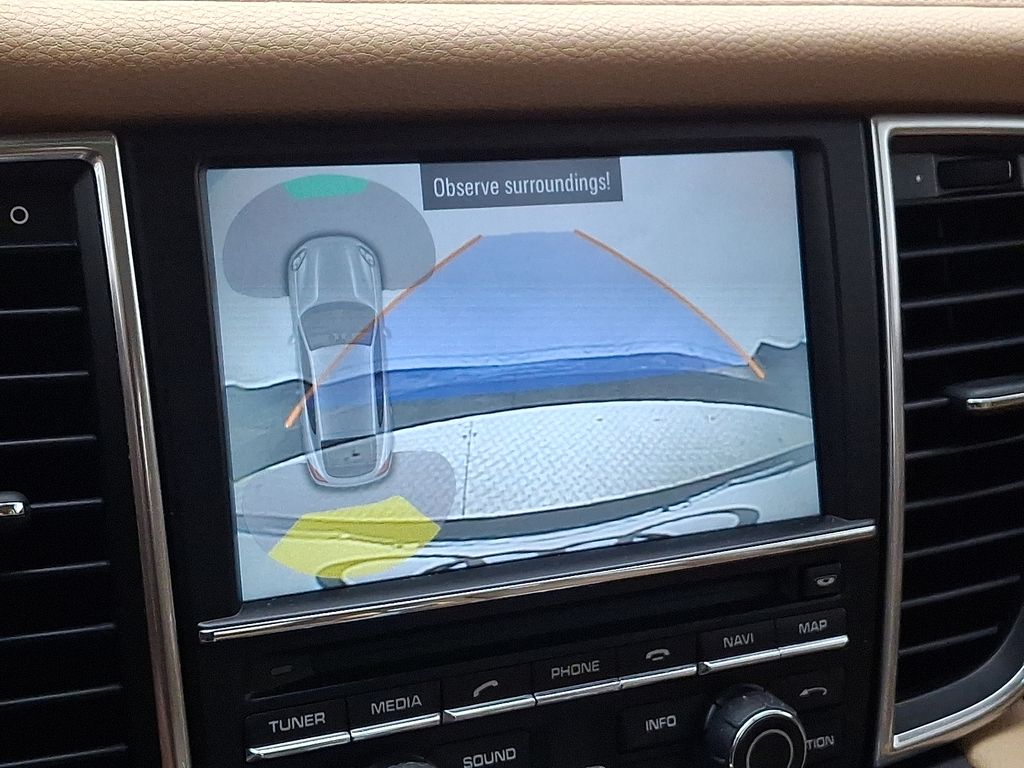 Thumbnail: 2015 Porsche Panamera - 19