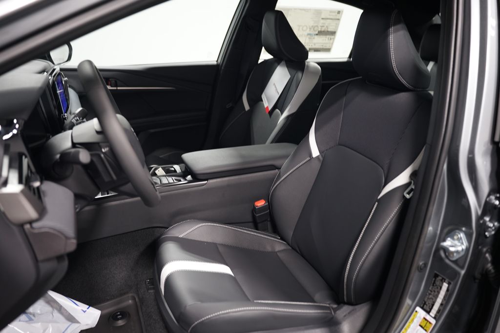 2025 Toyota Camry SE 28