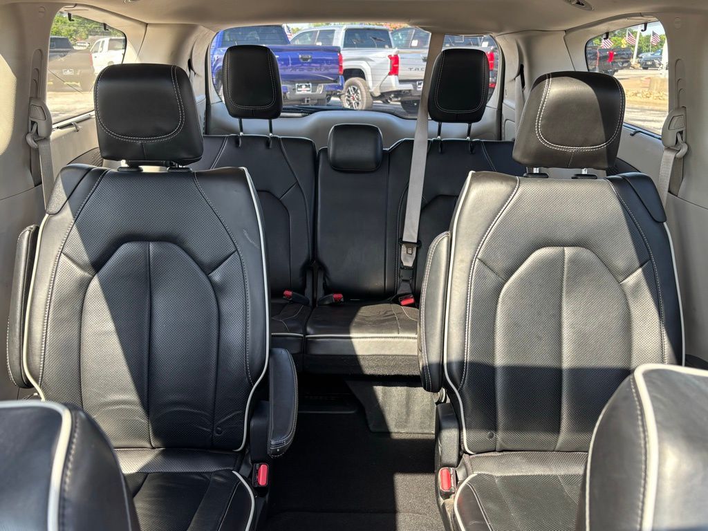 2023 Chrysler Pacifica Limited photo