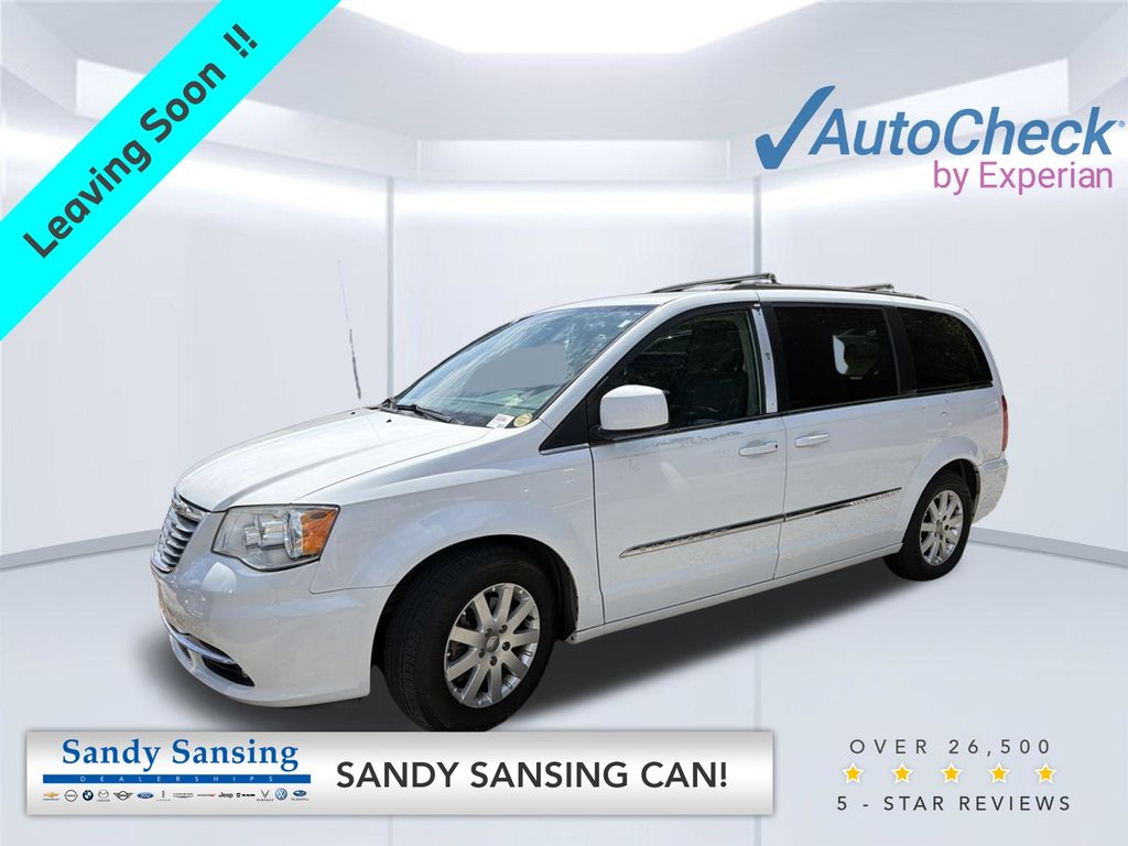  2016 Chrysler Town & Country Touring FWD   