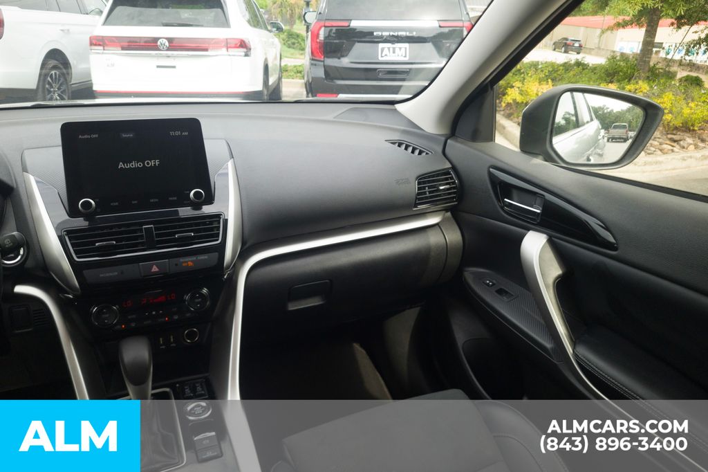 Used 2024 Blue Mitsubishi SE image 18