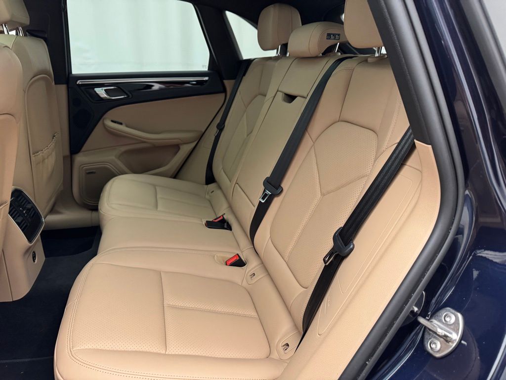 2021 Porsche Macan  20
