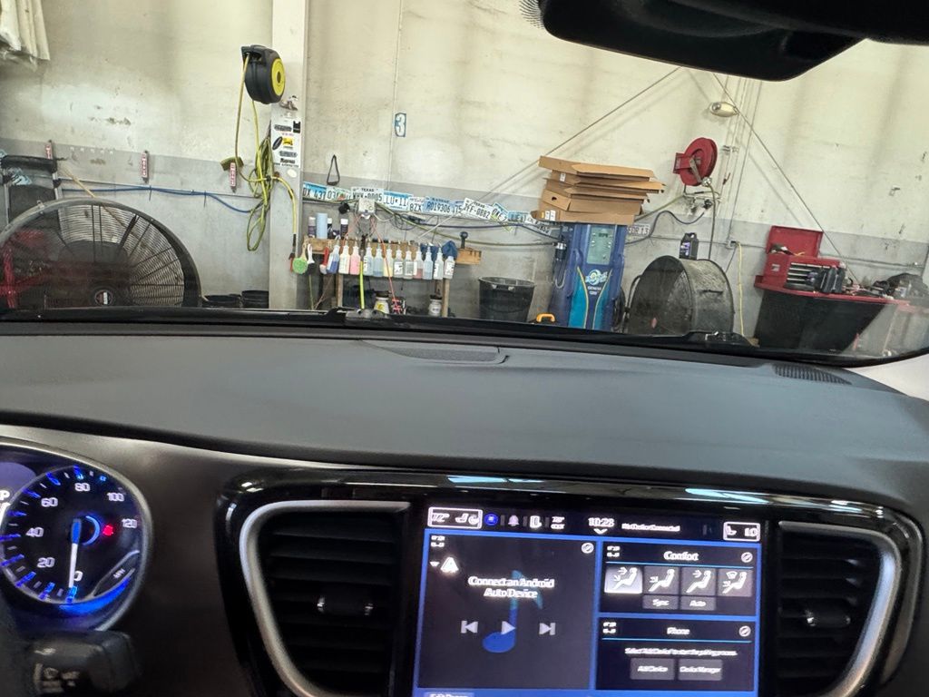 Used 2023 Chrysler Pacifica Van