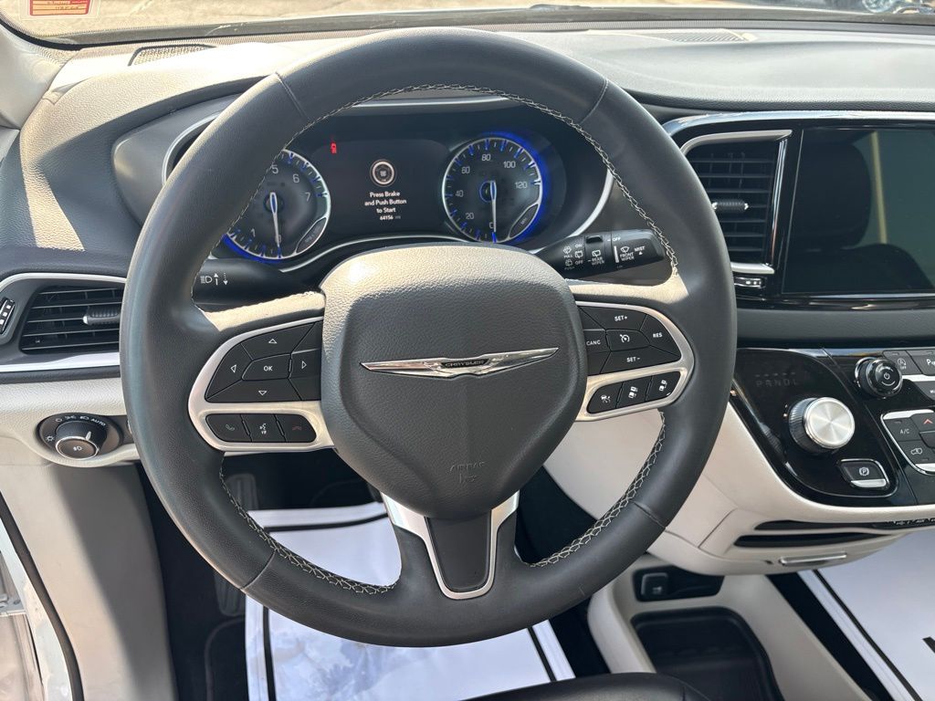 Used 2023 Chrysler Pacifica Van