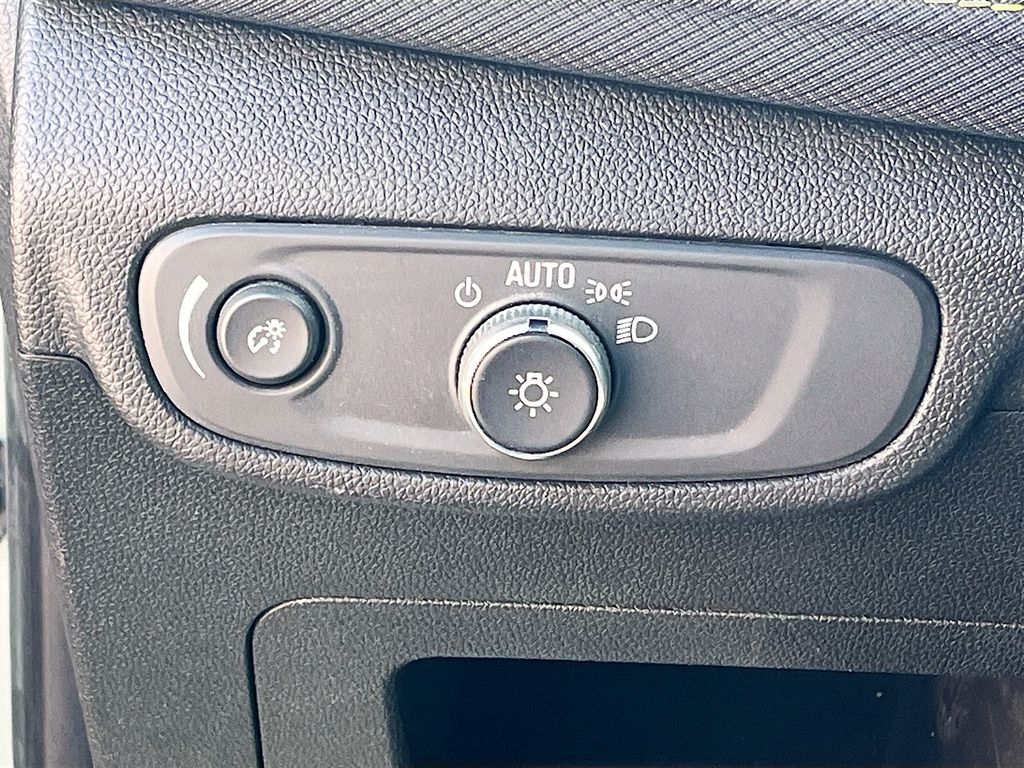 Used 2025 Green Chevrolet ACTIV image 10