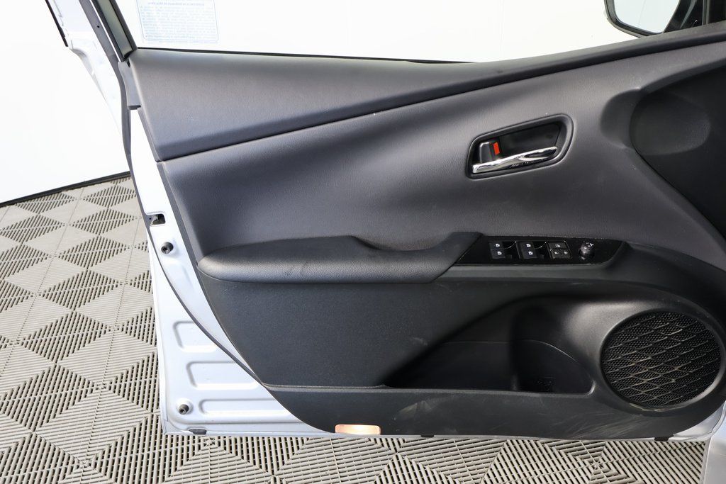 Thumbnail: 2018 Toyota Prius Prime - 10