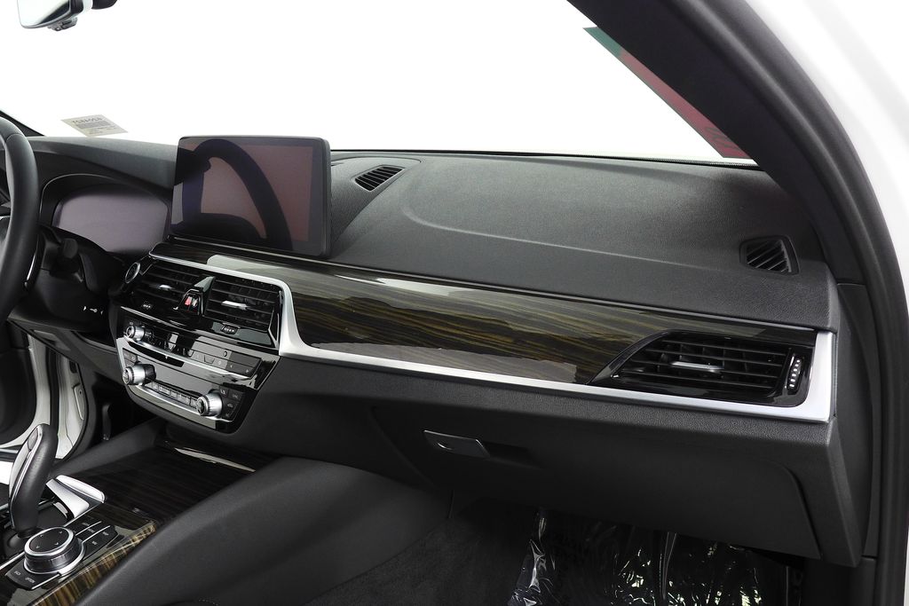 Thumbnail: 2022 BMW 5 Series - 14