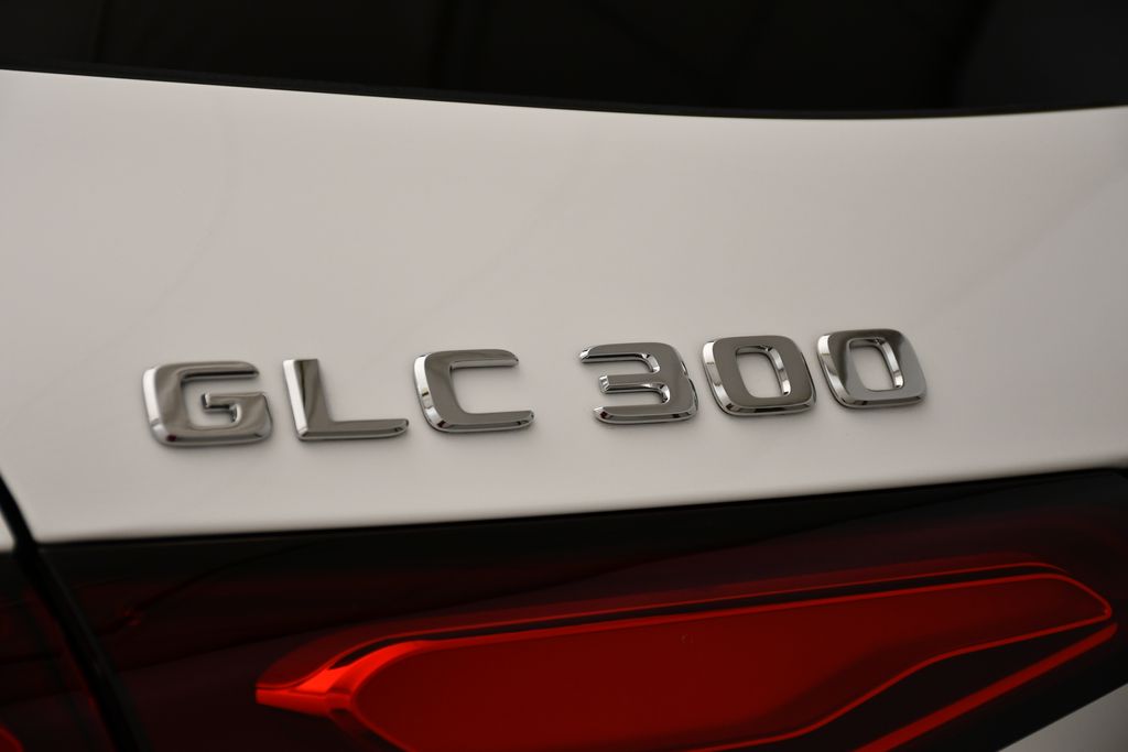2025 Mercedes-Benz GLC 300 9