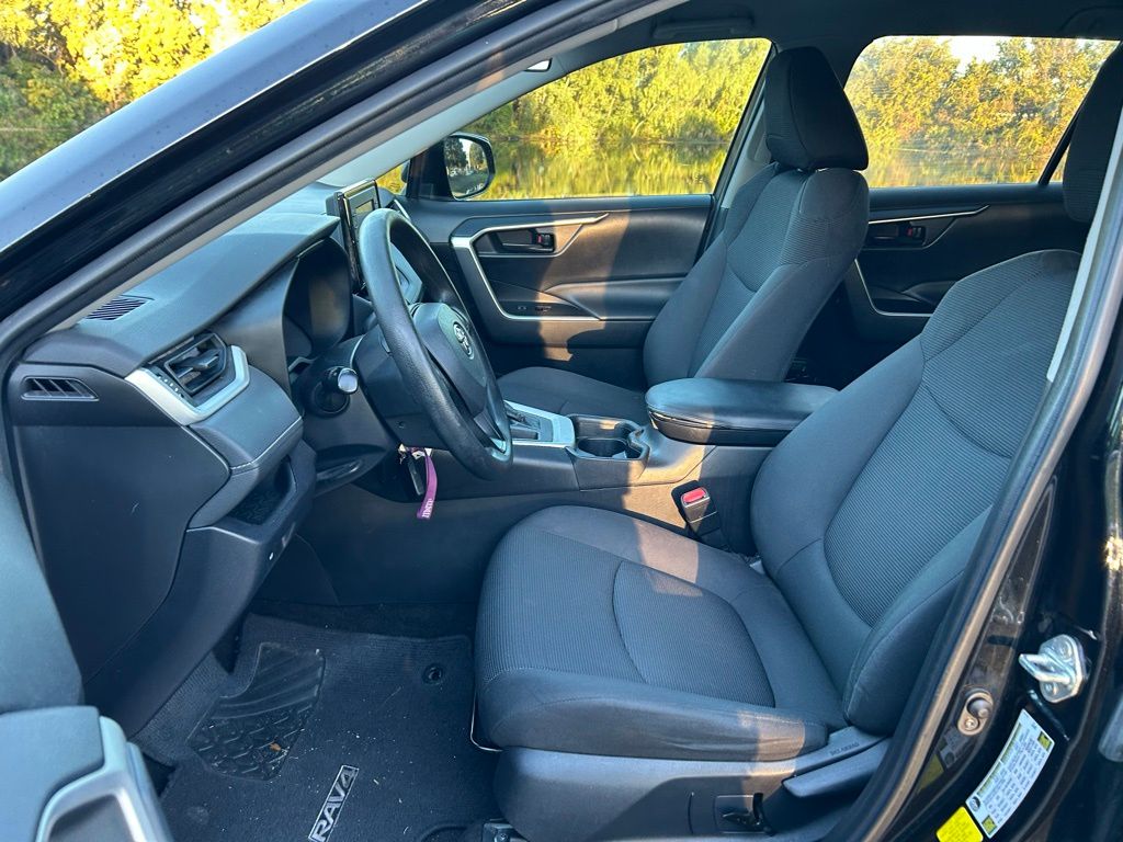 Thumbnail: 2020 Toyota RAV4 - 14