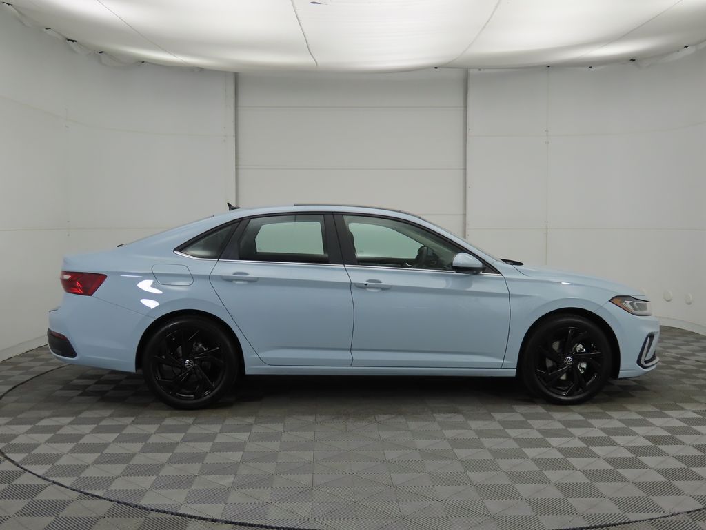 Thumbnail: 2026 Volkswagen Jetta - 4