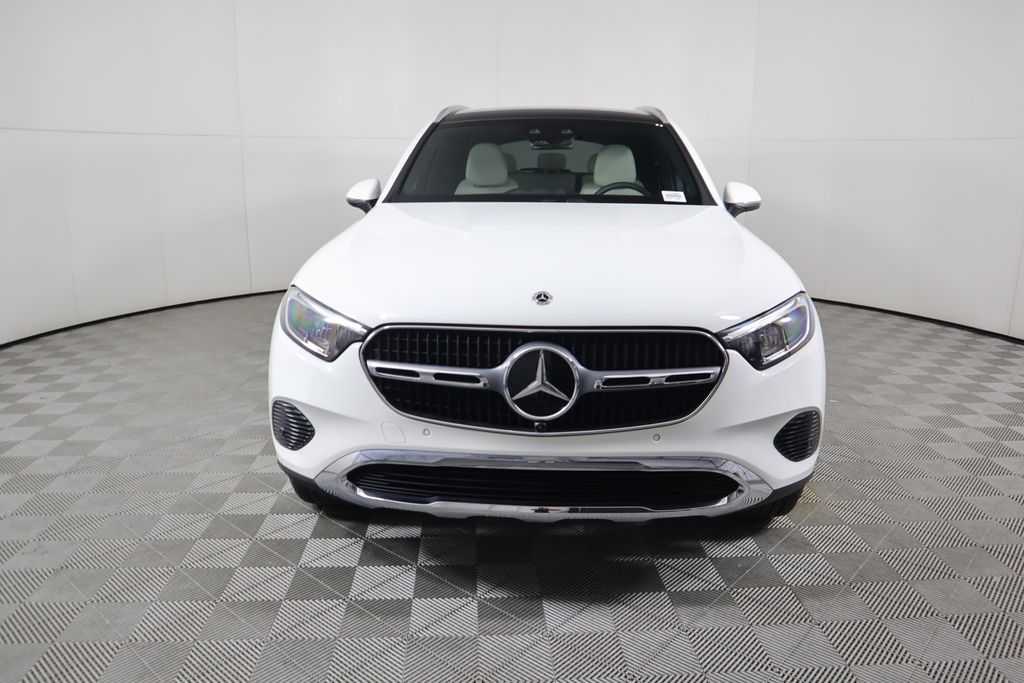2025 Mercedes-Benz GLC 300 2