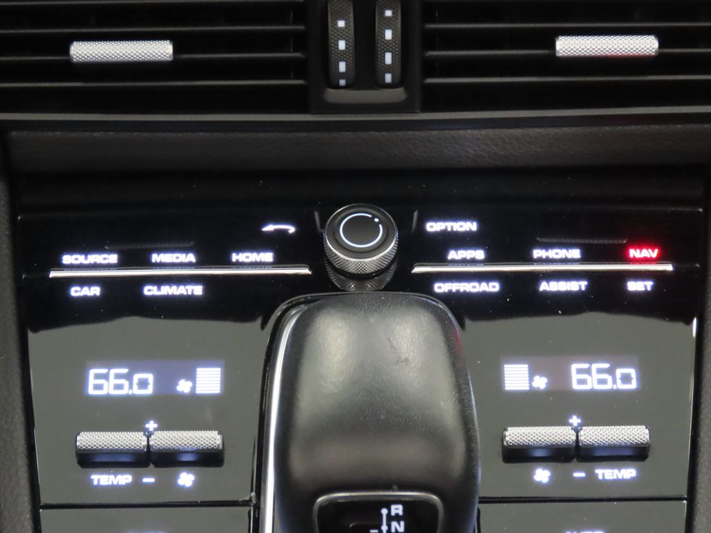 Thumbnail: 2023 Porsche Cayenne - 25