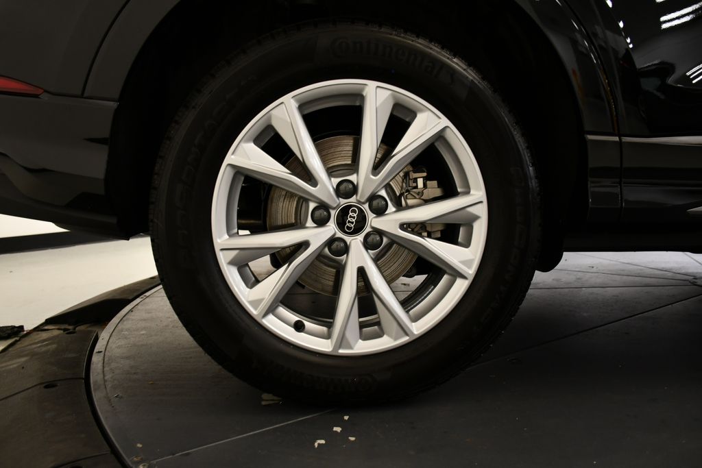 Thumbnail: 2025 Audi Q3 - 16