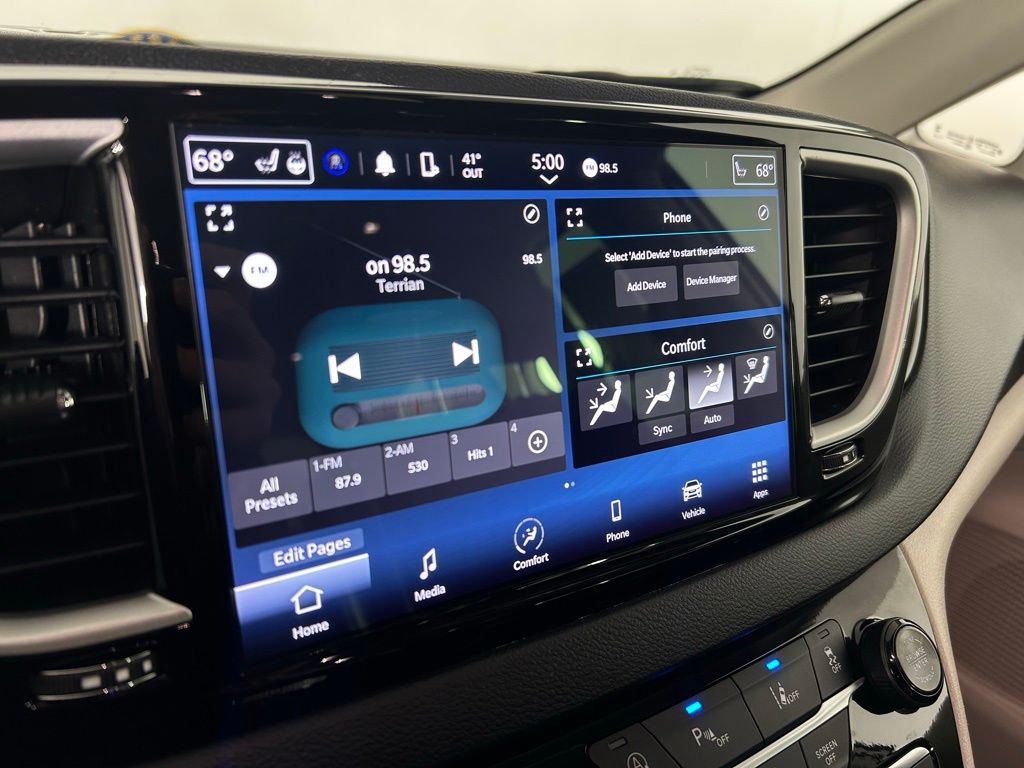 Used 2024 Silver Chrysler Touring L image 3