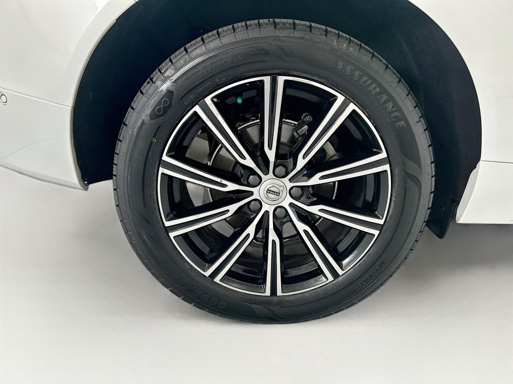 Thumbnail: 2019 Volvo XC60 - 32