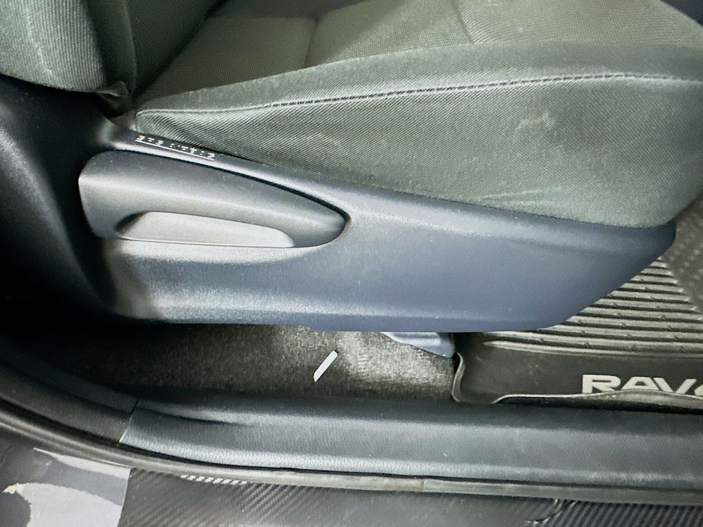 ToyotaRAV421