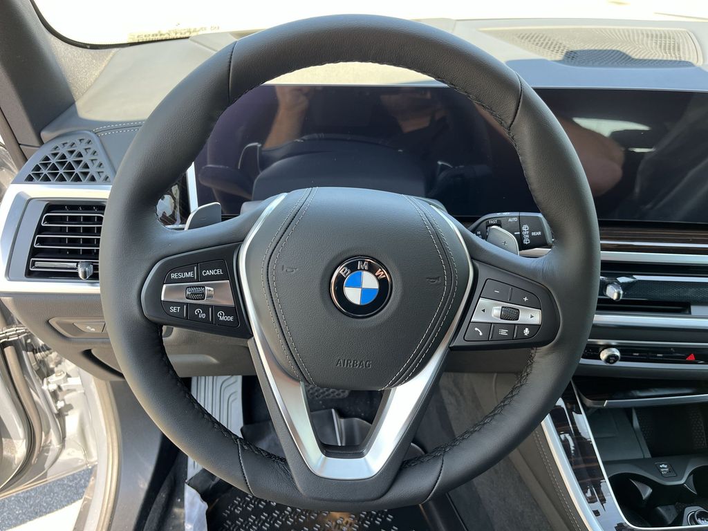 Thumbnail: 2026 BMW X5 - 14