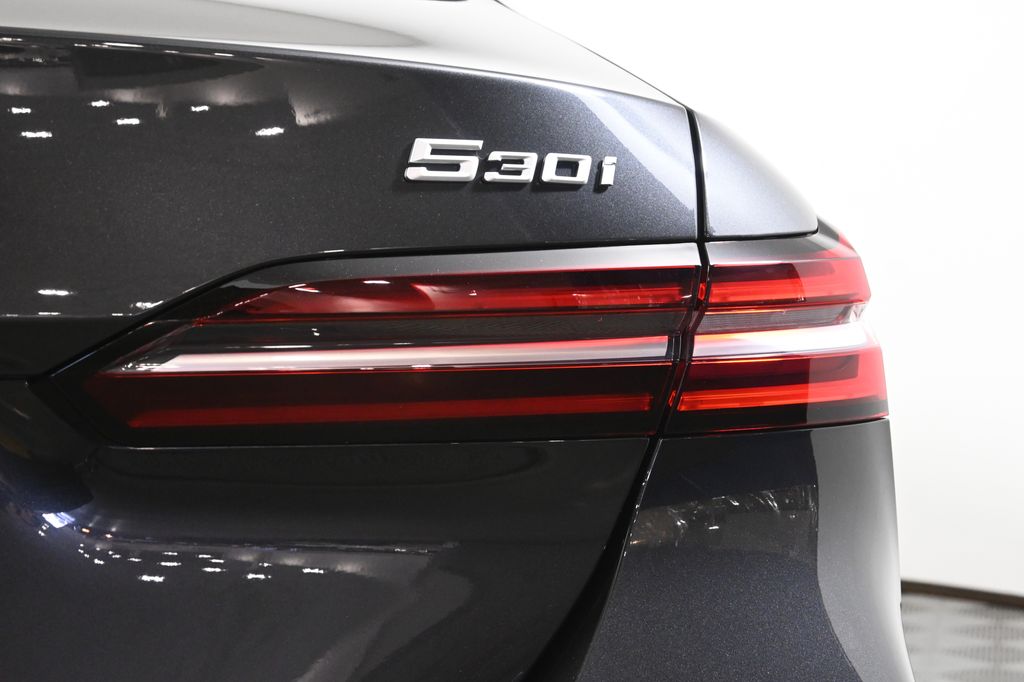 Thumbnail: 2026 BMW 5 Series - 13