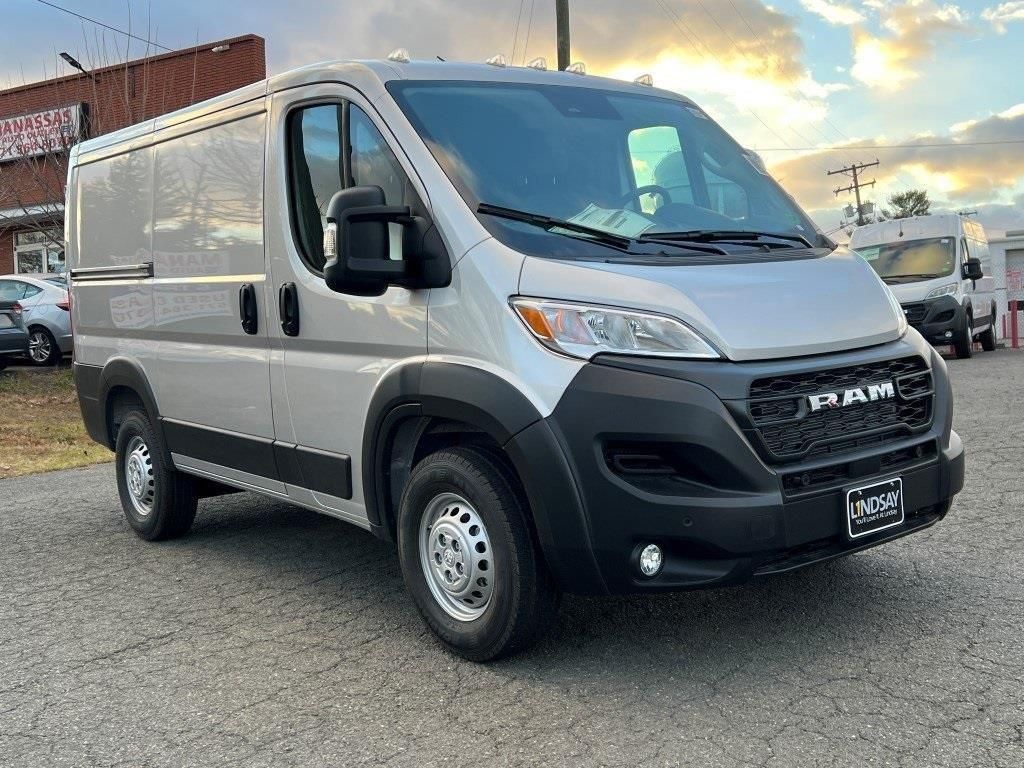 Bright Silver Metallic Clearcoat 2026 RAM ProMaster 1500 Tradesman 118 Low Roof Cargo Van FWD Van Front-Wheel Drive 9-Speed Automatic
