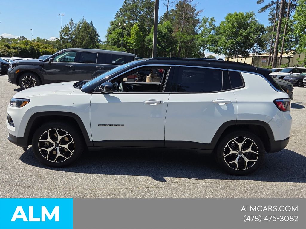 Used 2025 White Jeep Limited image 4