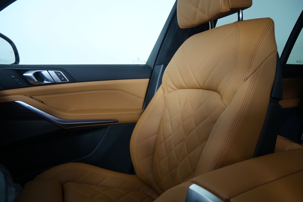 Thumbnail: 2026 BMW X7 - 25