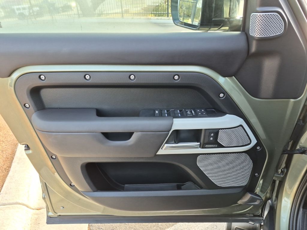 Used Car 2024 Land Rover Defender 130  X-dynamic Se For Sale Under $60,000 In Austin, Texas