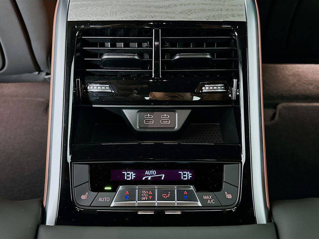 Thumbnail: 2026 BMW 8 Series - 18