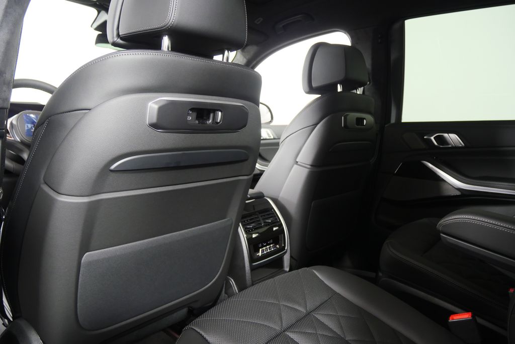Thumbnail: 2026 BMW X7 - 19