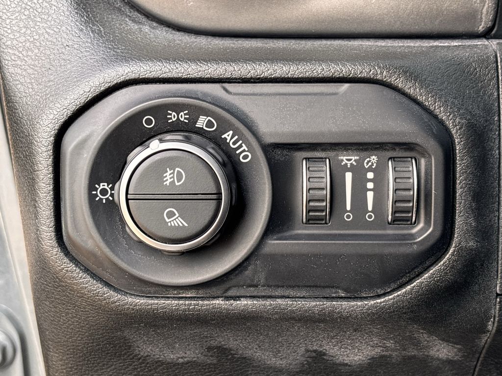 Used Car 2021 Jeep Gladiator  For Sale Under $30,000 In Corsicana, Texas
