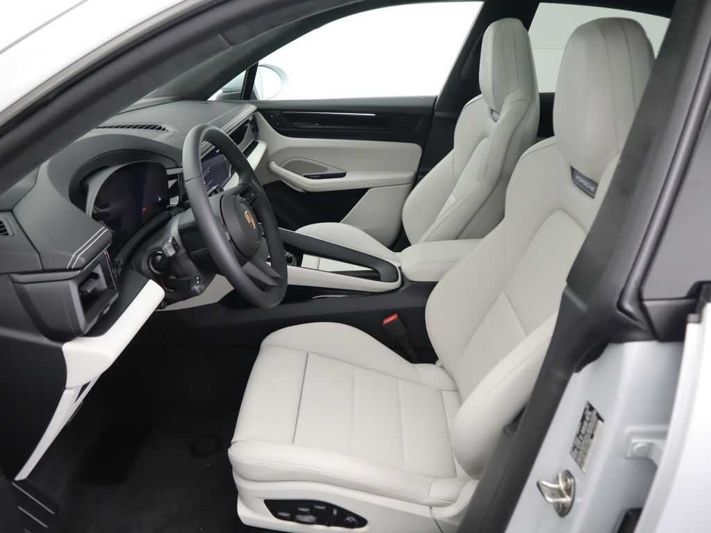 Thumbnail: 2025 Porsche Macan - 5