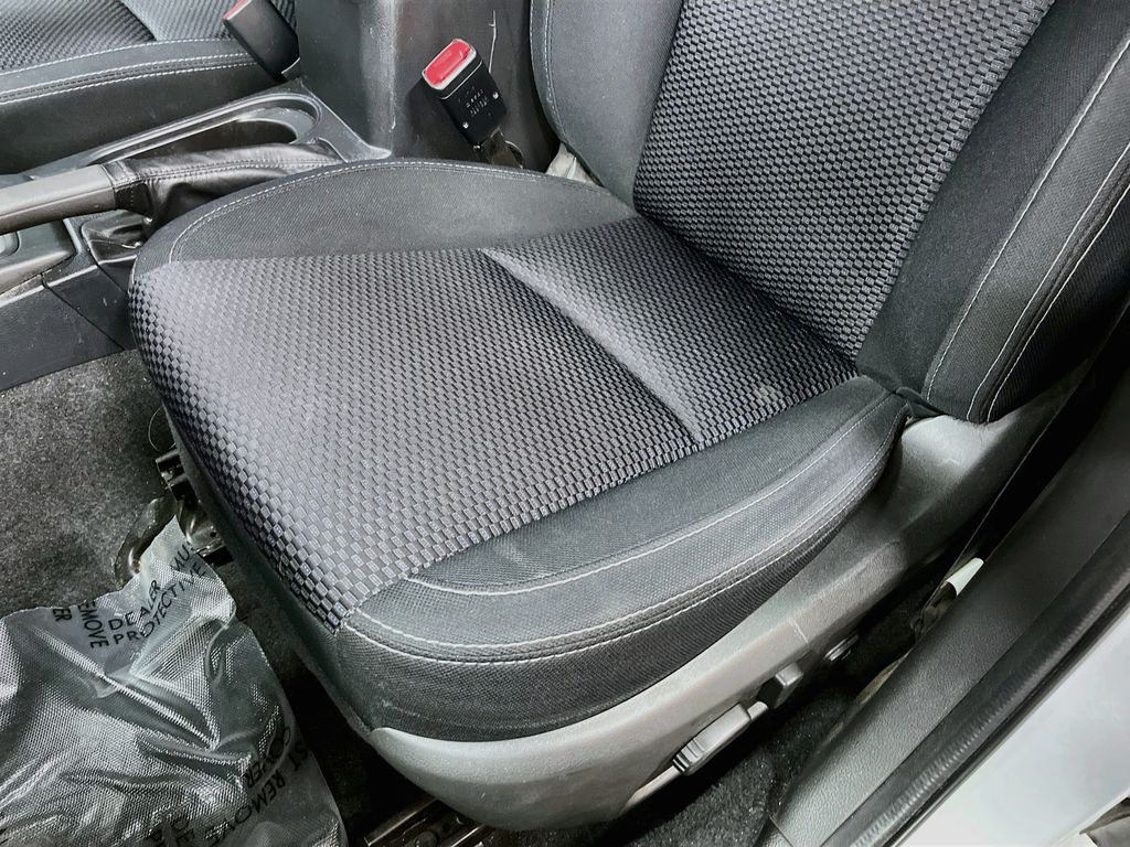 Used 2018 Ice Silver Metallic Subaru 2.5i Premium image 19