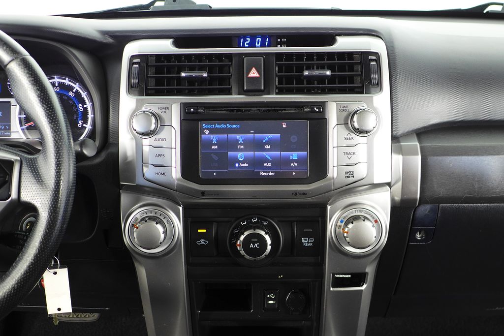 Thumbnail: 2015 Toyota 4Runner - 25