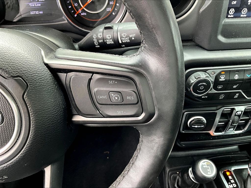 2023 Jeep Wrangler — photo 24
