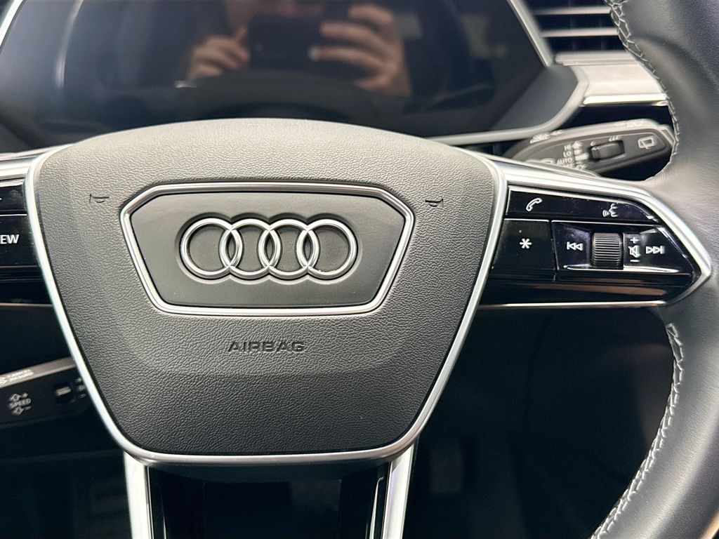 Thumbnail: 2023 Audi e-tron - 12